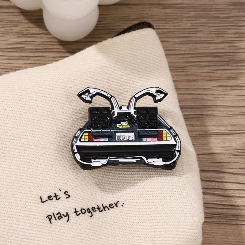 1 PC Enamel Pins Marty McFly DeLorean OUTATIME Car Brooch Time Travelling Machine Enamel Pin Retro 80s Movie Back To The Future