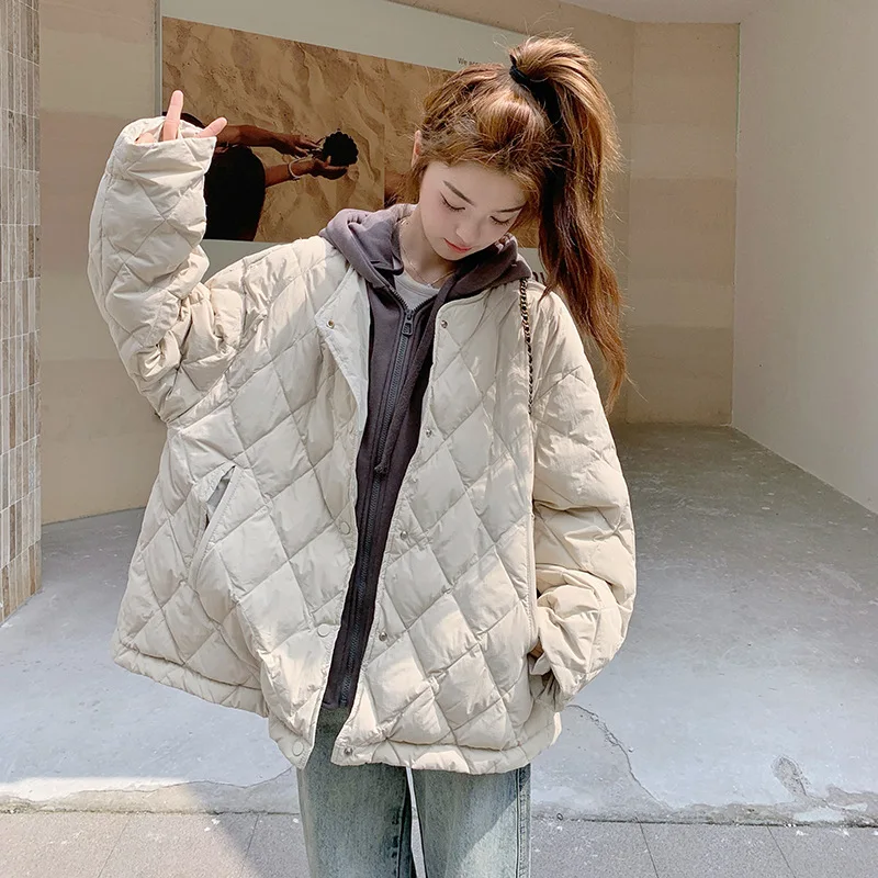 Versione coreana finta piumino d'anatra bianca in due pezzi da donna 2025 nuova giacca alla moda con cappuccio a griglia con diamanti sciolti