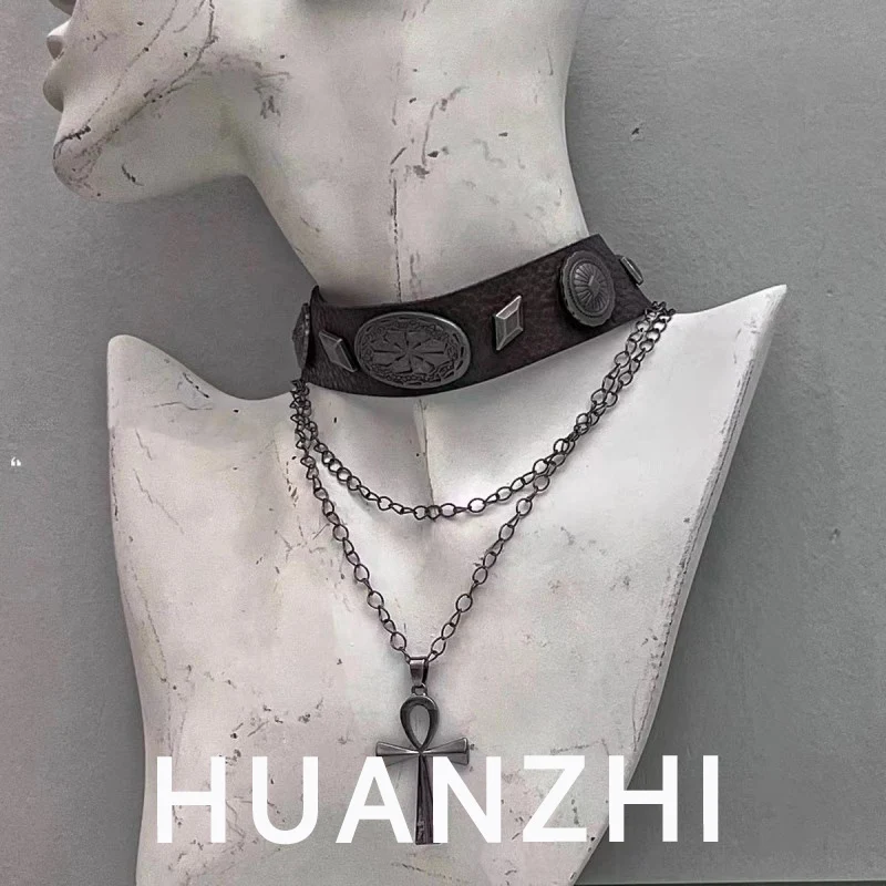 HUANZHI Triple Vintage Brown Faux Leather Studded Collar Fashion Y2K Gothic Jewelry for Women Delicate Necklace Choker