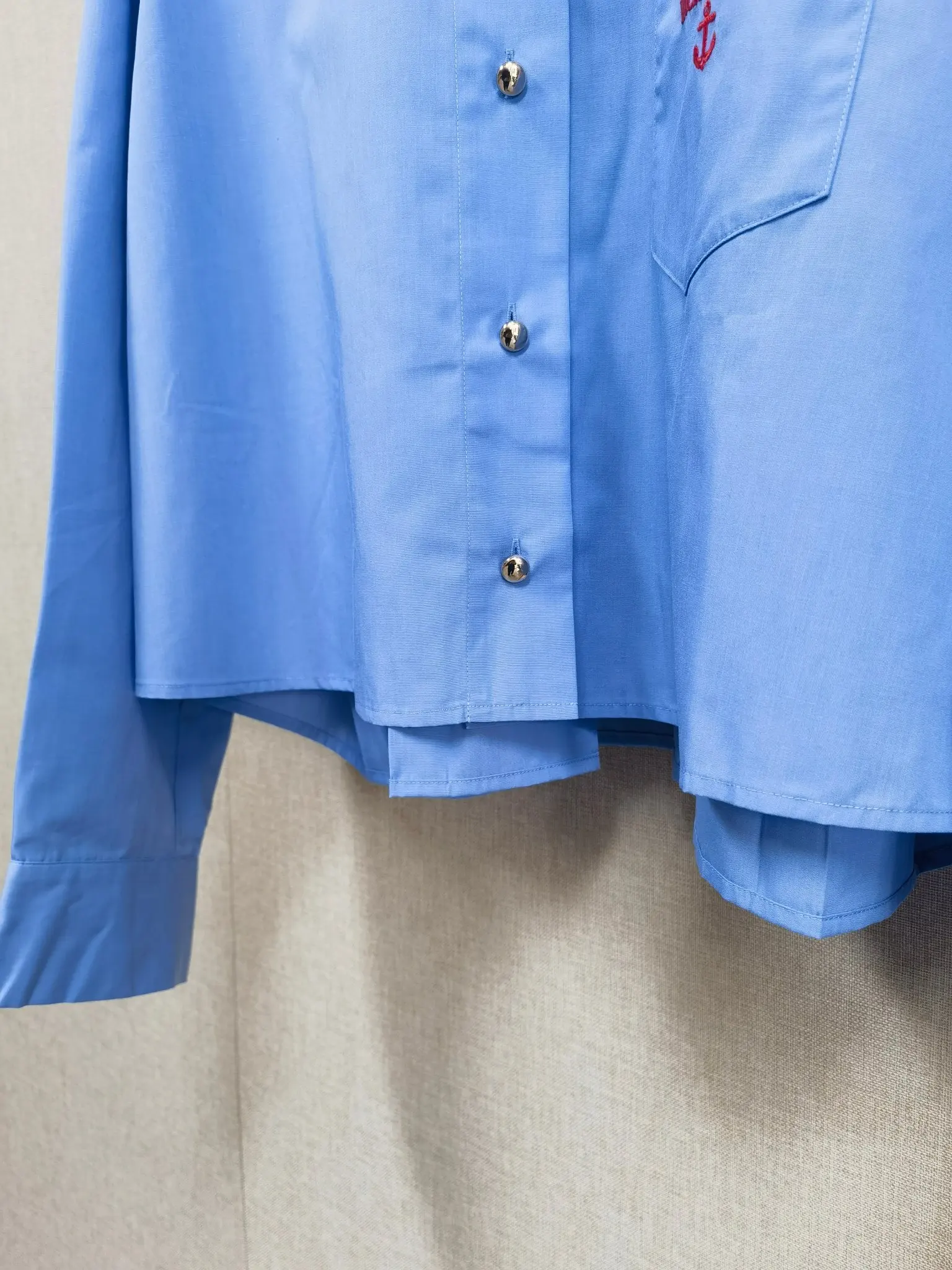 

Женская синяя блузка из смесового хлопка с вышивкой, карманом, отложным воротником, длинным рукавом, на одной пуговице, повседневная, свободного кроя