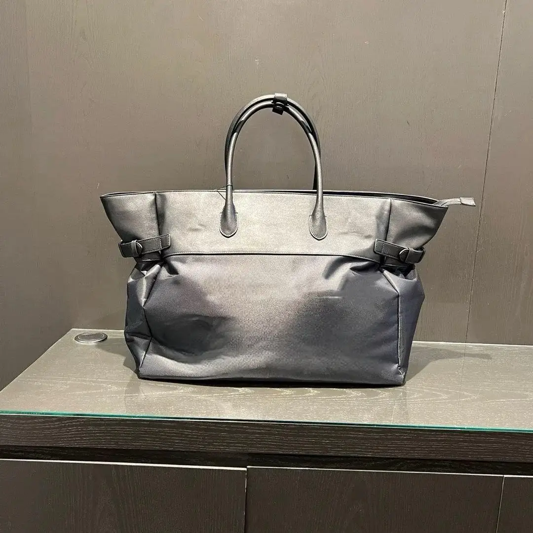 

New Unisex Large Golf Garment Bag – Light Luxury Handbag, High-Quality Craftsmanship, Trendy & Spacious