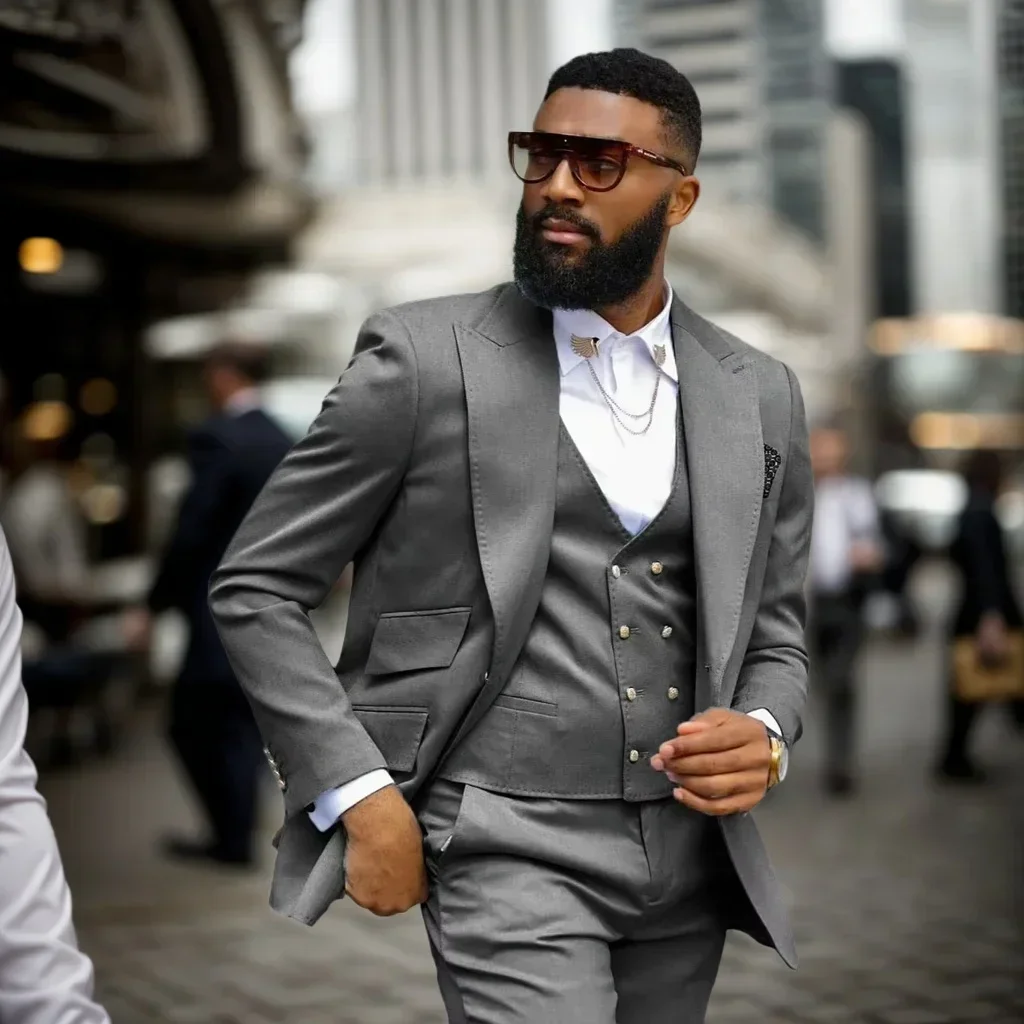 

Classic 3 Piece Men's Tuxedo Suits Slim Fit Peak Lapel Blazer Vest And Pants Set for Wedding Groom Business Male Fashion