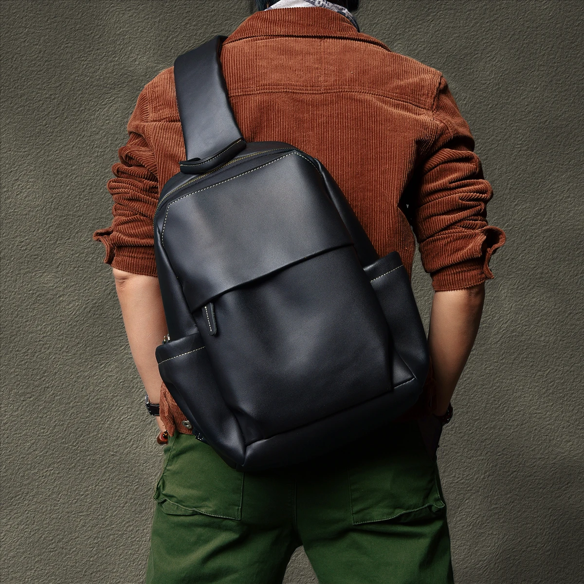 

Vintage genuine leather large capacity men's chest bag designer crazy horse cowhide shoulder bag motorcycle crossbody bag