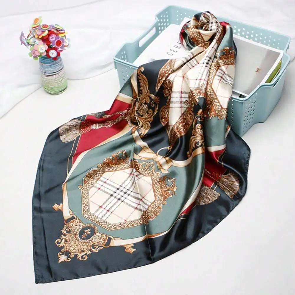 

Silk scarves Women's satin square scarves, shawls Vintage chain printed headscarves Scarves, printed square scarves, silk scarves, glossy fabrics, headscarves, binding bags, decorative silk scarves and scarves Suitable for daily use