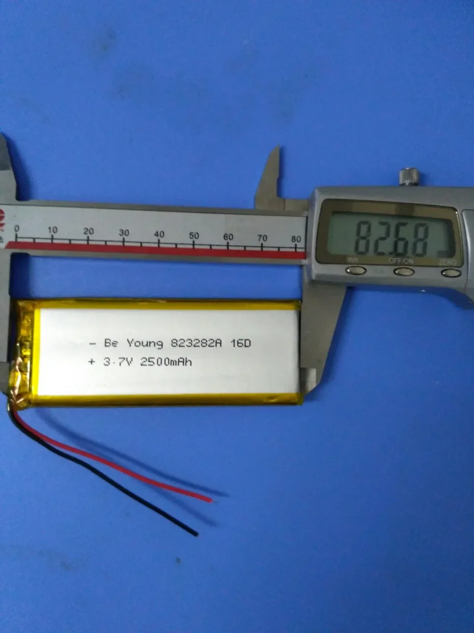 بطارية ليثيوم بوليمرز 3.7 فولت 823282   وحدة تحكم ألعاب PSP بقدرة 2500 مللي أمبير في الساعة ونظام تحديد المواقع الملاح للجيب