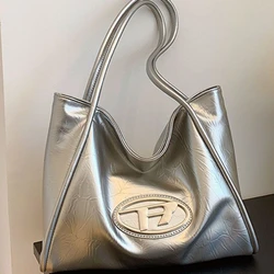 Semplice piega Bark Grain che trasporta borsa a tracolla di grande capacità da donna borsa a tracolla di nuova moda borsa a mano ascellare di alta qualità Tote Casual