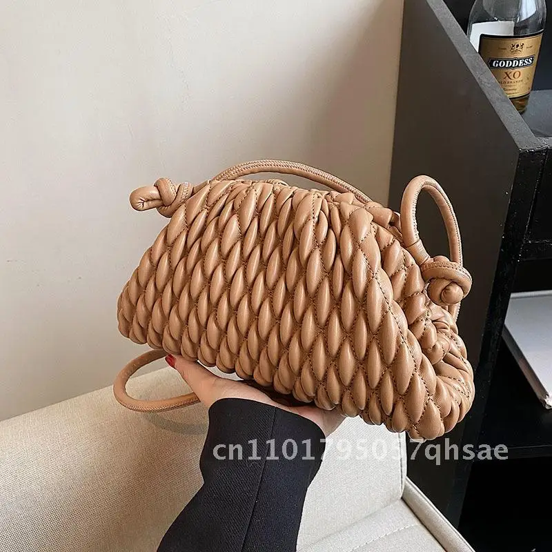 Fashionable Niche Trend With Crossbody Bag Retro Simple Casual Single Shoulder Women'S Bag Pleated Cloud Bag