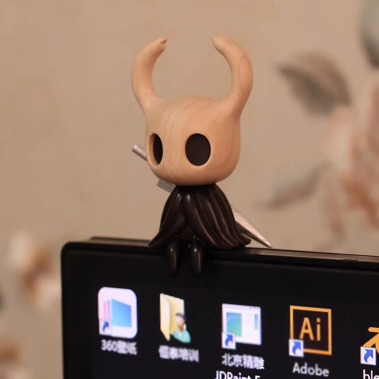 

Миниатюрная фигурка Hollow Knight в стиле аниме, кавайная деревянная кукла, декор для стола, коллекционная фигурка, подарок на день рождения для детей