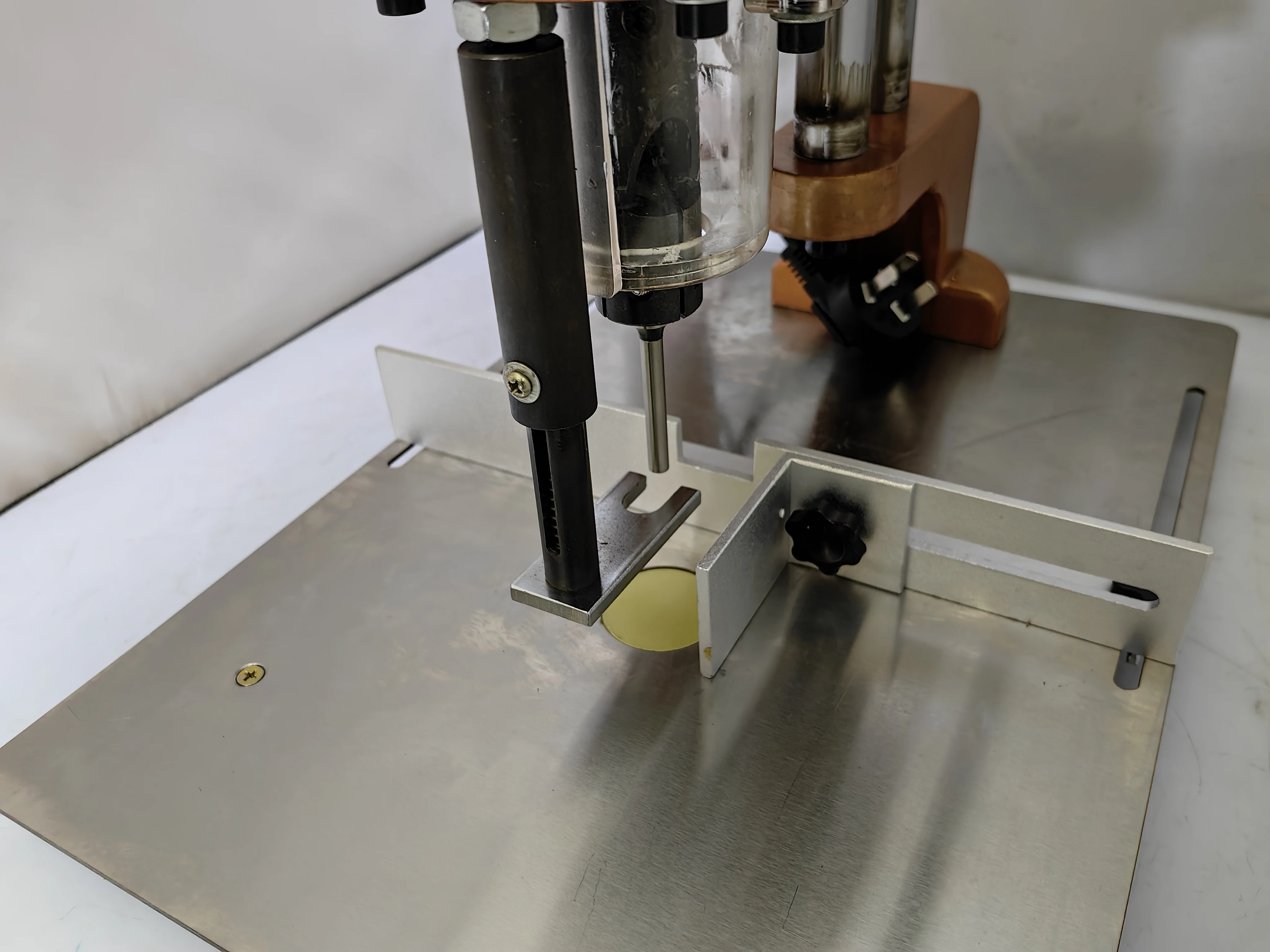 Electric clothing Label punching drilling machine, loose-leaf, voucher, non-woven, paper punching drilling machine+10pcs drill