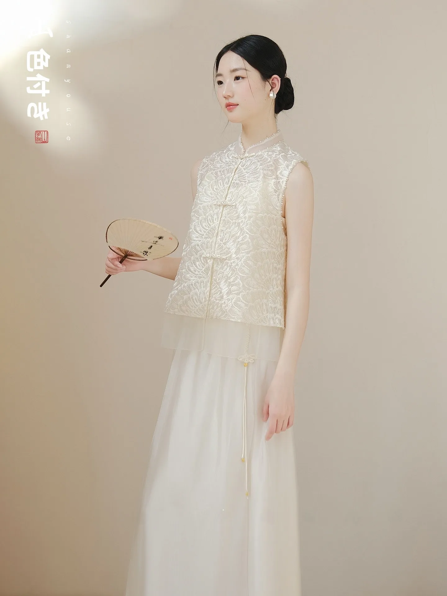 

an yue 2025 Новый тяжелый рабочий новый китайский жилет высокого класса с вышивкой Svel Топ круглый Ne Свободный крой Летняя мода