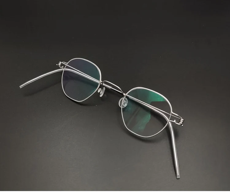 Handgefertigter Schraubenloser Ultraleichter Metall-Polygonaler Brillenrahmen für Herren Retro-Brillen Damen-Brillengestell – Detail 11