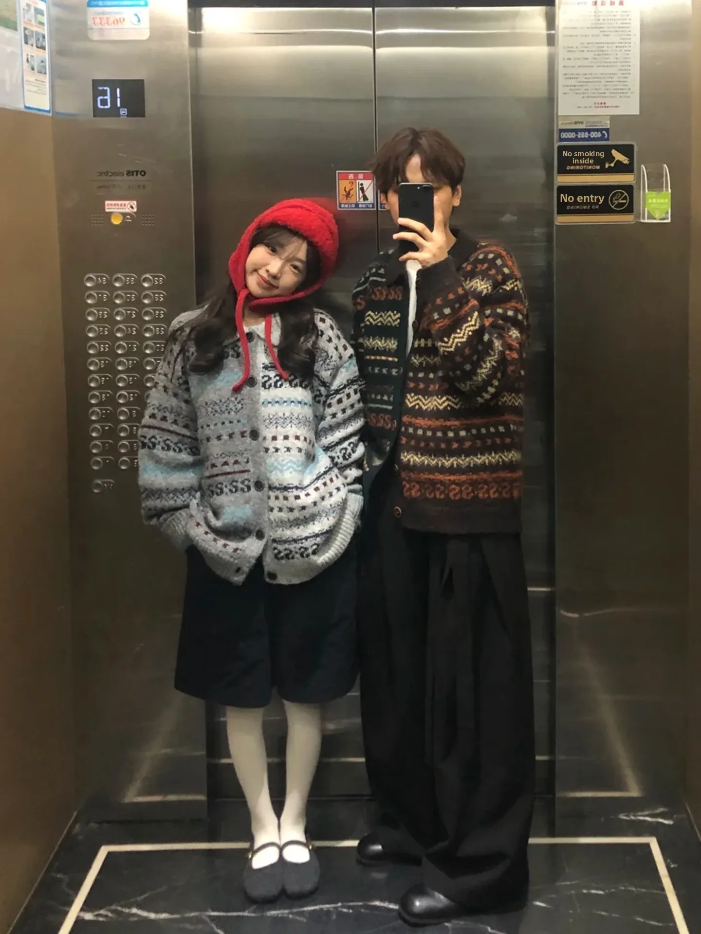 

Ретро контрастного цвета, свитер с воротником на пуговицах, кардиган для пары, ленивый колледж, вязаная верхняя одежда, осень-зима, мужская мода