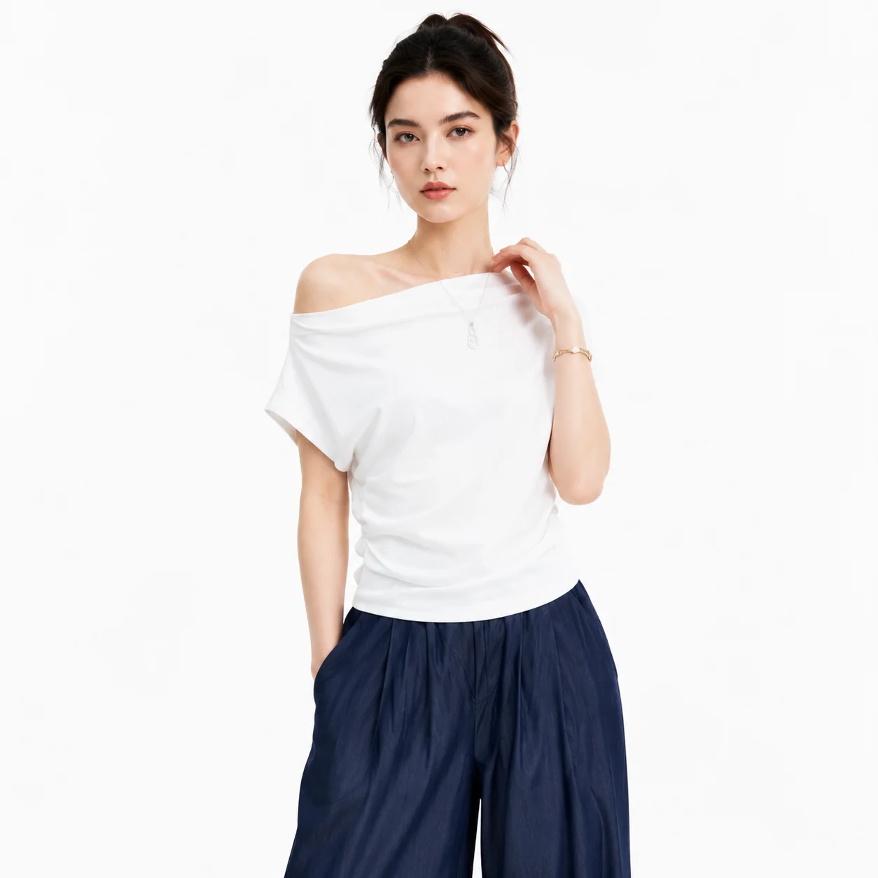 French style fitted one-shoulder short-sleeved T-shirt for women, 2026 summer new design, ultra-fine 16-thread knitted top shirt