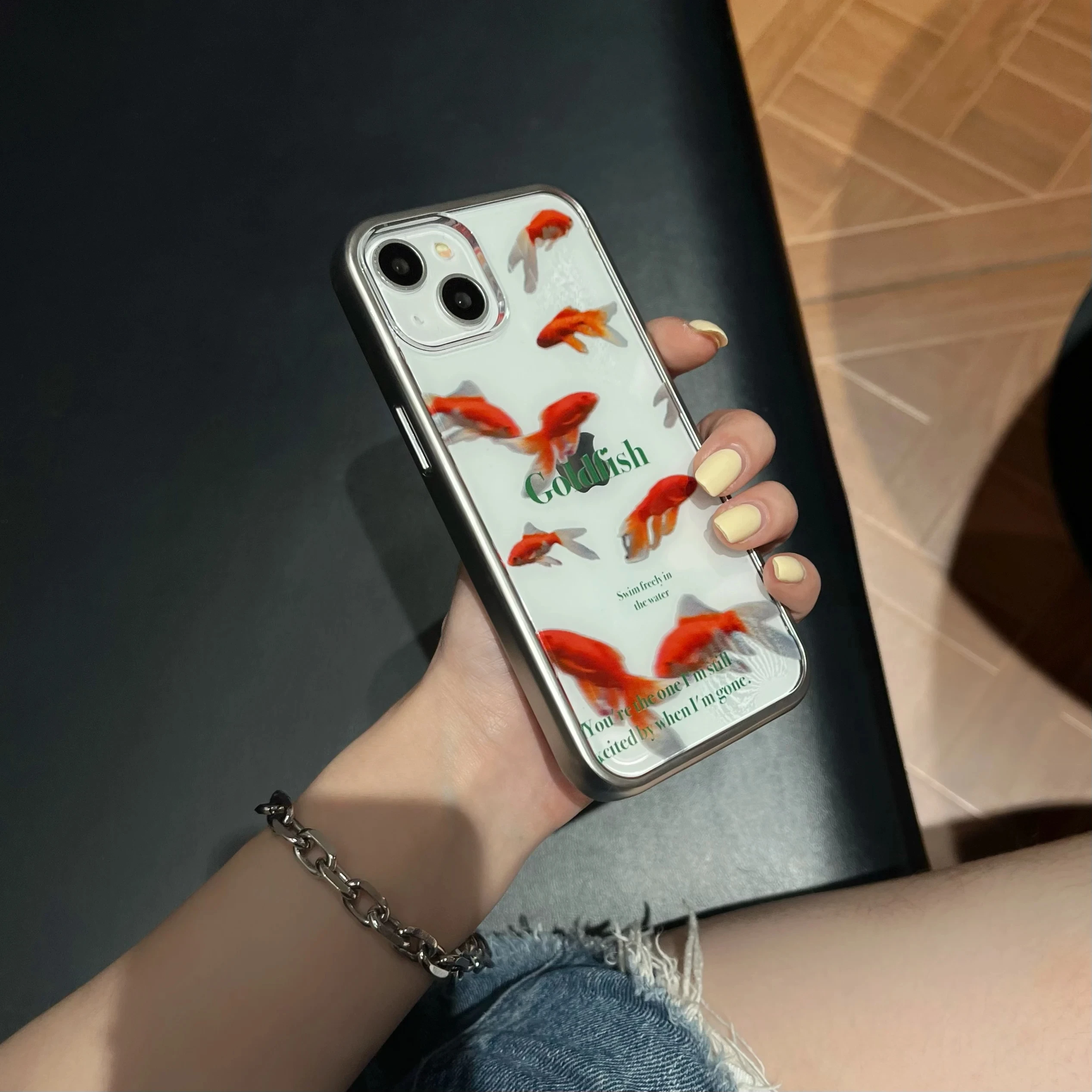 

Ins Korean Full Screen Cute Goldfish Electroplated Edge Phone Case for iPhone 15 14 13 Pro Max 12 Plus 11 Back Cover