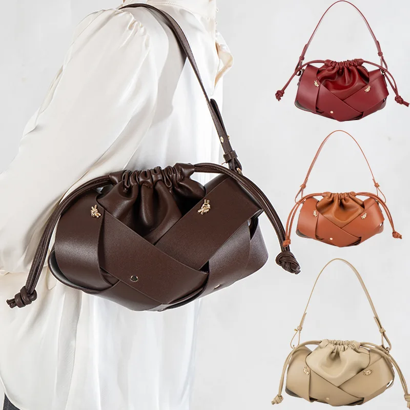 

2026 Hollow Out Woven Design Women's Drawstring Handbag Elegant Fashion Commuter Tote Bag High End Party Shoulder Crossbody Bag