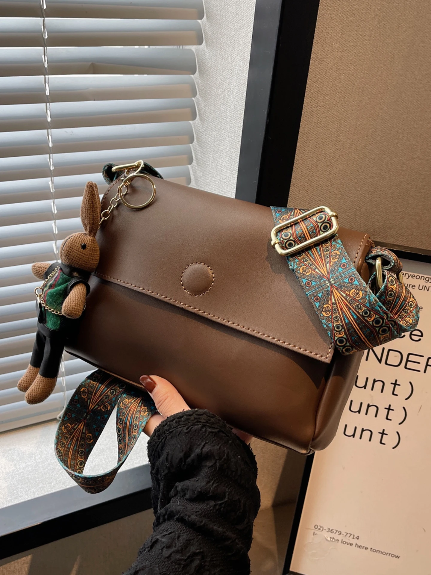 

Повседневная женская сумка через плечо, новая модная простая сумка с широким ремешком в стиле ретро, маленькая квадратная сумка на одно плечо, корейская сумка