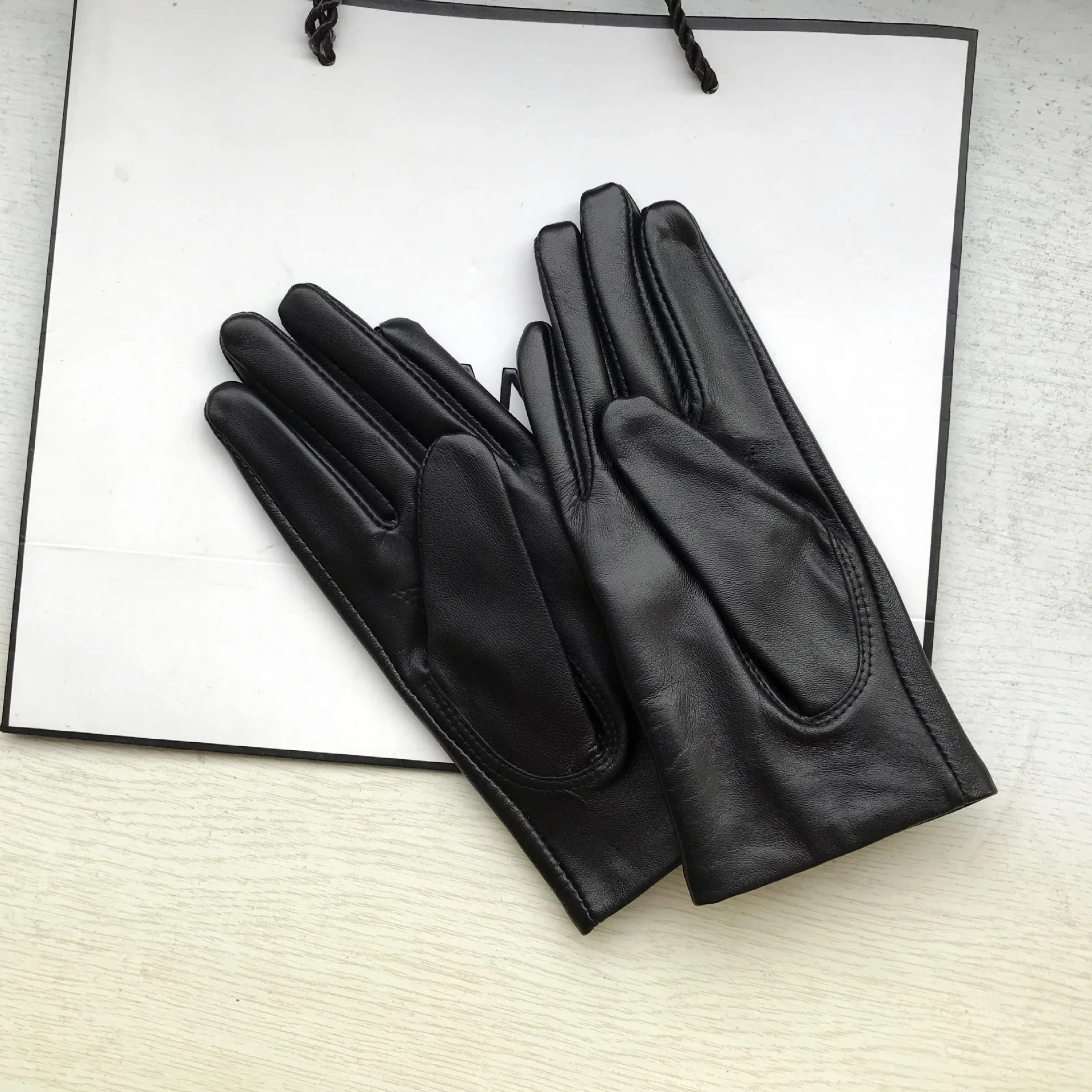 Ladies Sheepskin Gloves Classic Solid Color Real Leather Spring Velvet Lining Cycling Driving Gloves Autumn Winter