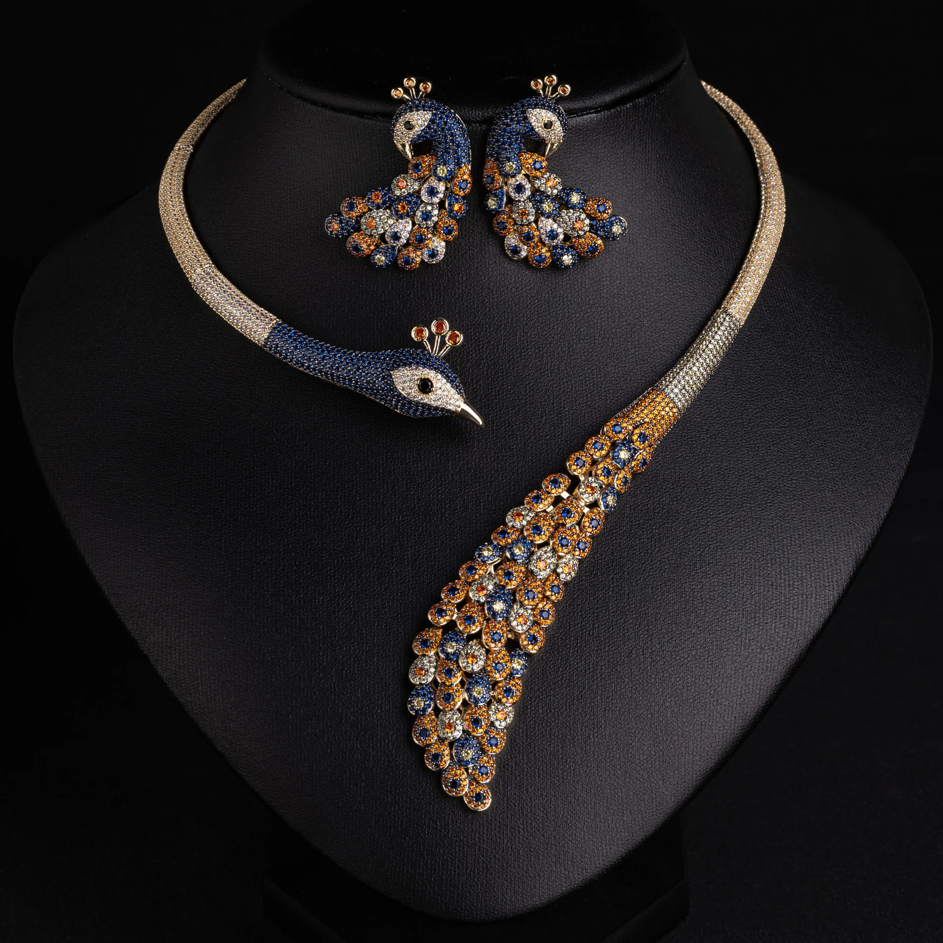 

Набор украшений для женщин: колье и серьги в форме павлина, инкрустированные цветными бриллиантами, элегантный модный аксессуар.