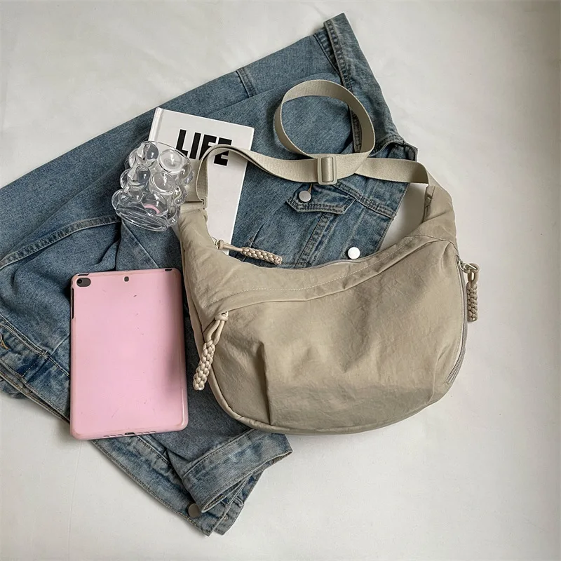 Freizeit-Umhängetasche mit großem Fassungsvermögen, vielseitig einsetzbar und Nischendesign, Nylon-Umhängetasche, Briefträgertasche für Studenten – Detail 4