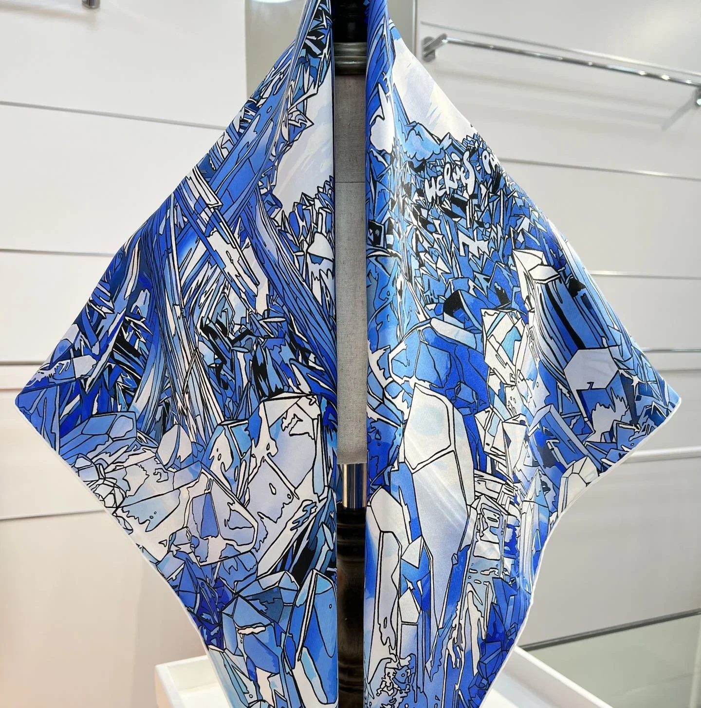 

Silk Scarf Crystal H Series Free Atmospheric Warm Versatile Smooth Comfortable Luxurious and Intellectual Atmosphere Best Gift