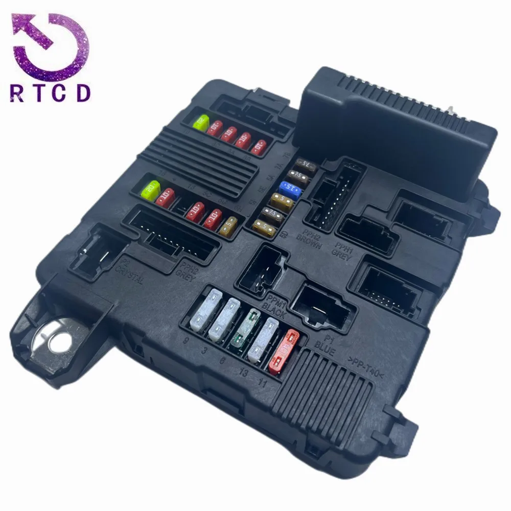 Automobile High-Quality Fuse Box 8200306033 8200306033B 8200306032C FOR RENAULT MEGANA Landscape
