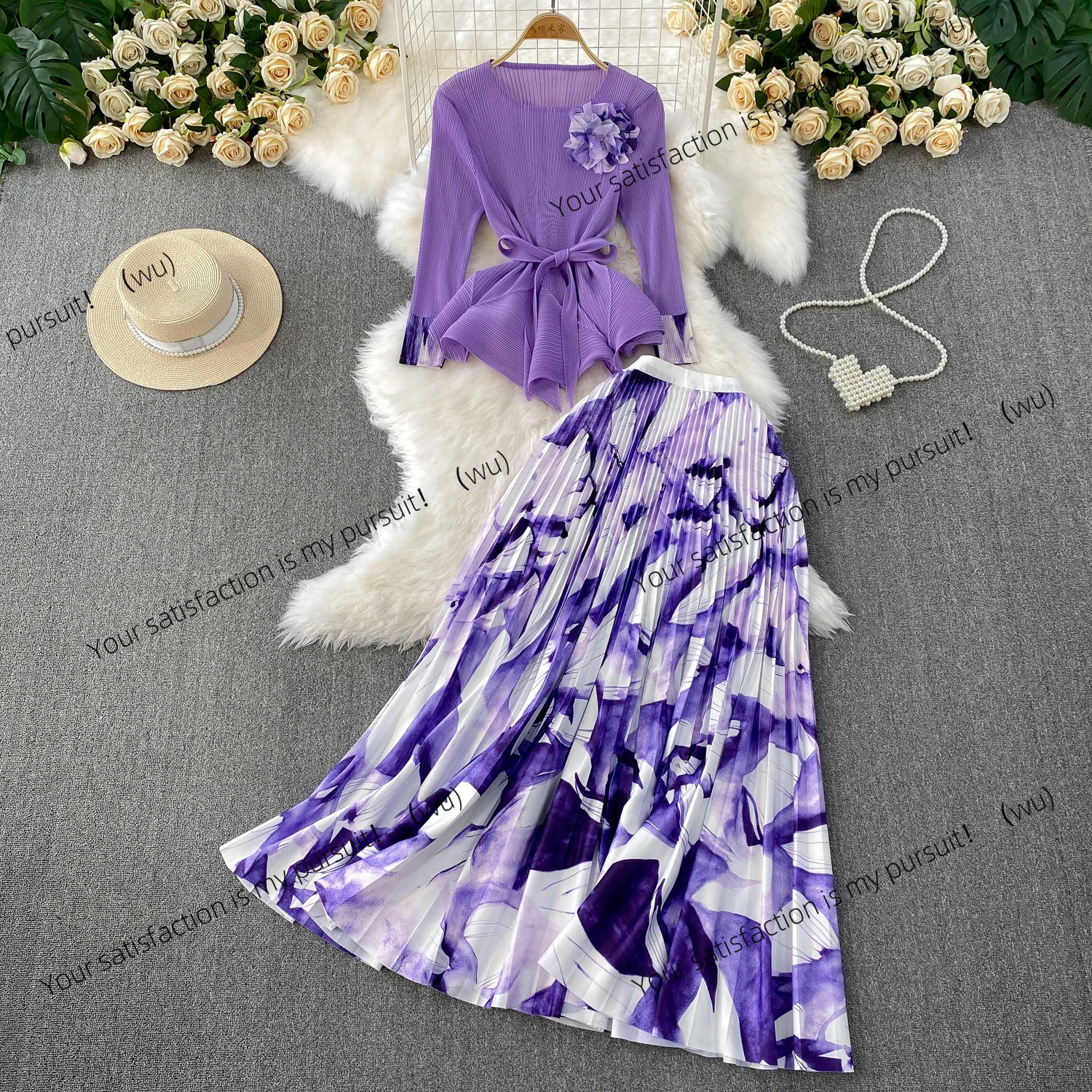 ZOCI – dreidimensionales, unregelmäßiges Oberteil mit Blumentaille, hohe Taille und dünnem, bedruckter Faltenrock, zweiteiliges Set