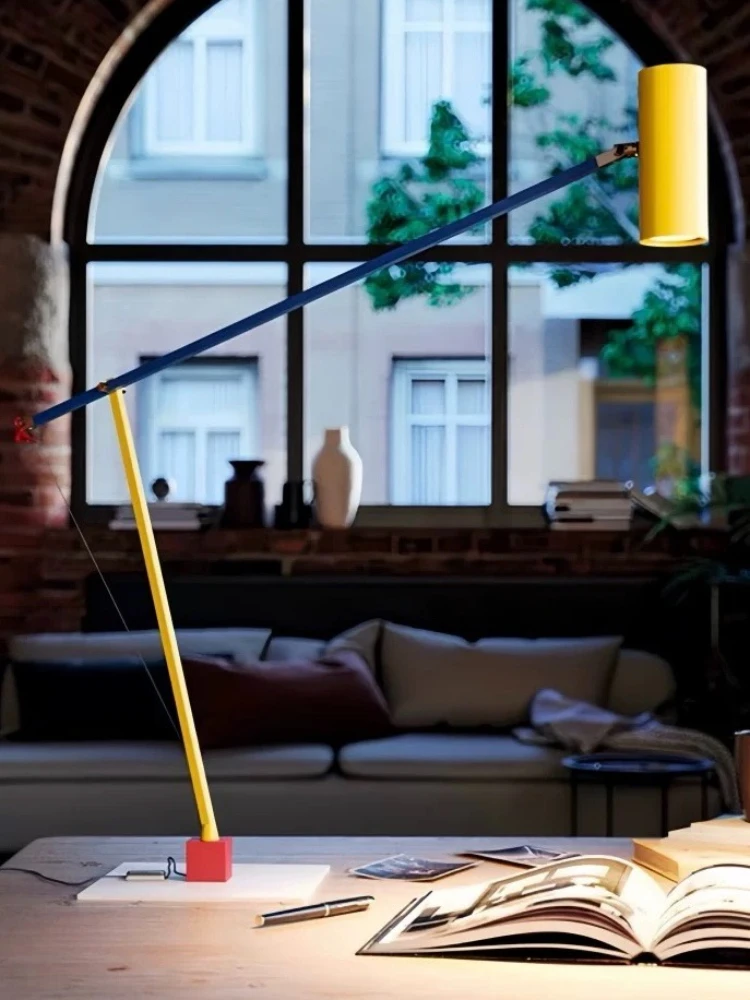 北欧モダンなインターネットセレブの雰囲気メンフィス釣りリビングスタディルームフロアスタンディングランプシンプルな寝室の垂直ライト