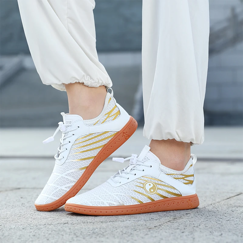 أحذية تاي تشي الجديدة للنساء والرجال لعام 2025 أحذية كونغفو شبكية قابلة للتنفس أحذية فنون الدفاع عن النفس أحذية رياضية مريحة للاستخدام في الهواء الطلق