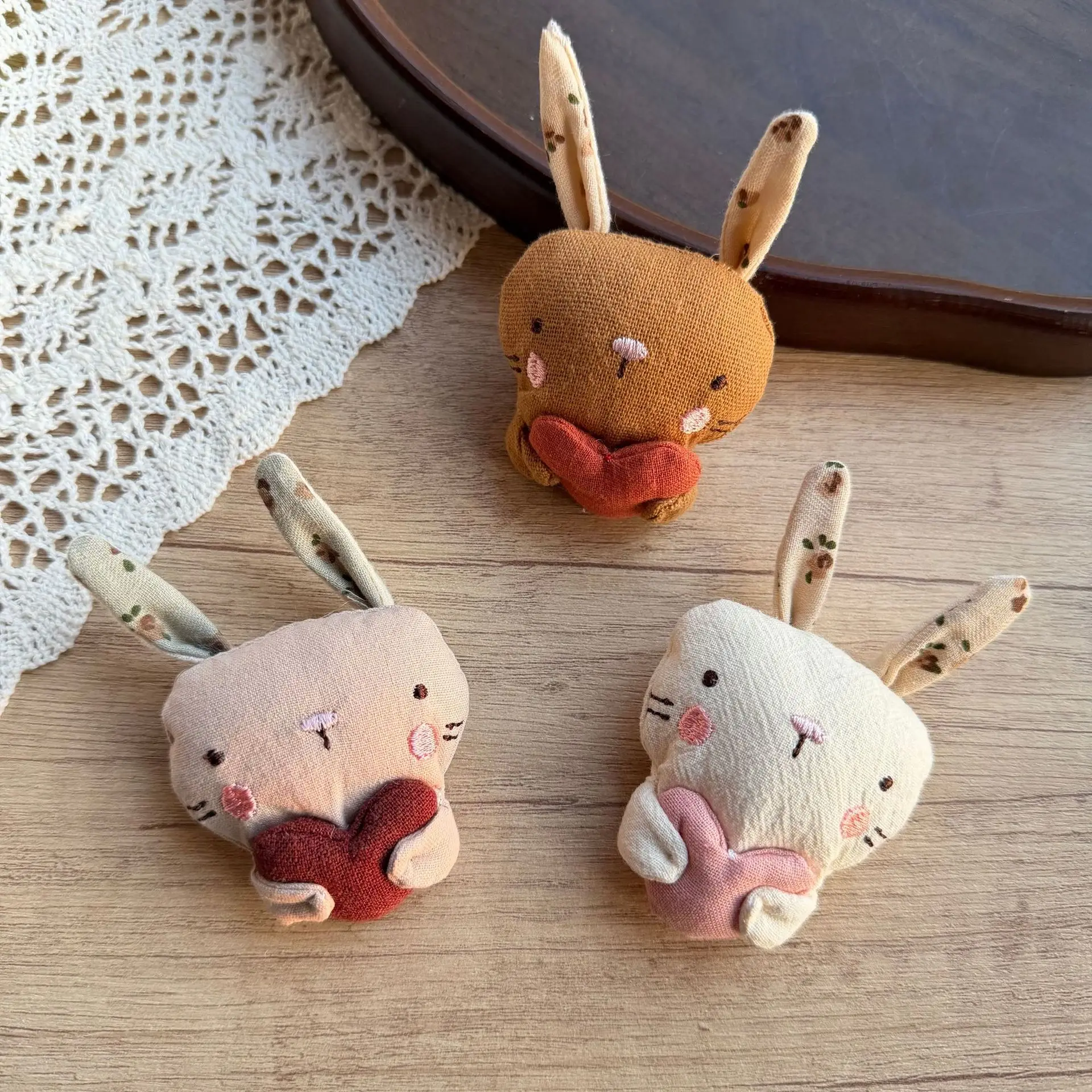 

Stuffed Cartoon Heart Bunny Cat DIY Brooch Pin Semi Finished Hair Accessory for Bag Clothing Embellishment Premium