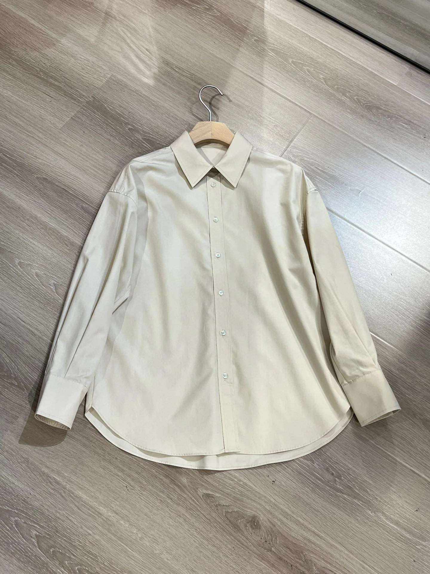 

High quality finely decorated office casual long sleeve shirt