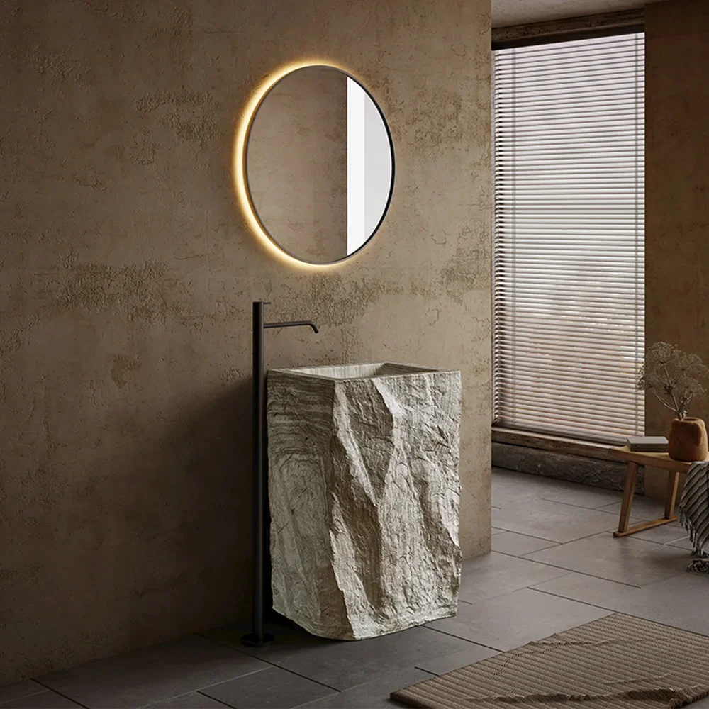 حوض Wabi Sansan بعمود من الحجر الاصطناعي في الفناء الخارجي حوض غسيل من الأرض إلى السقف حوض غسيل للمرحاض في النادي والفندق