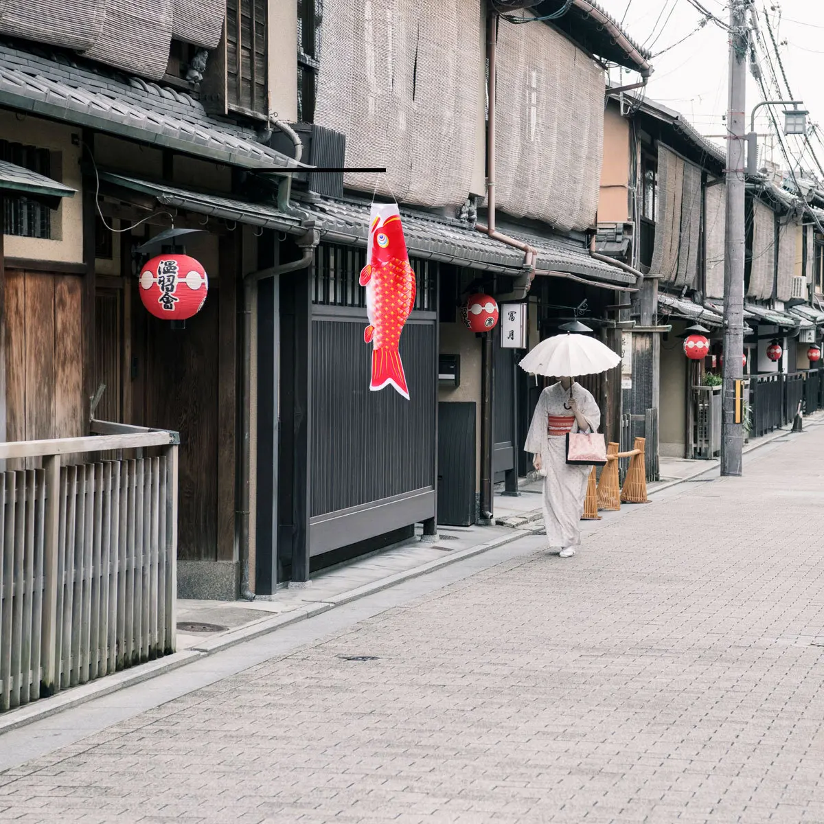

Carp Shape Flag Japanese Style Dragon Boat Festival Banner 1.4m Red Satin Decorative Outdoor Party Decoration for Wall Tree