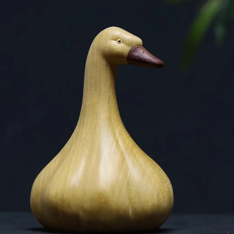Hinoki Wood Carved Garlic Duck Ornament, Creative Desktop Figurine for Living Room & Office Decor, Artistic Craft Gift