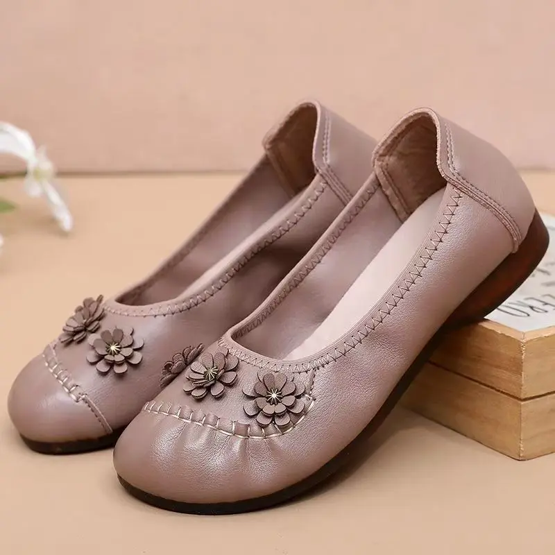 

Женские туфли из натуральной кожи с цветочным декором, на плоской подошве, нюдовые, весна-осень, новые, с мягкой подошвой, с круглым носком, для женщин среднего и пожилого возраста