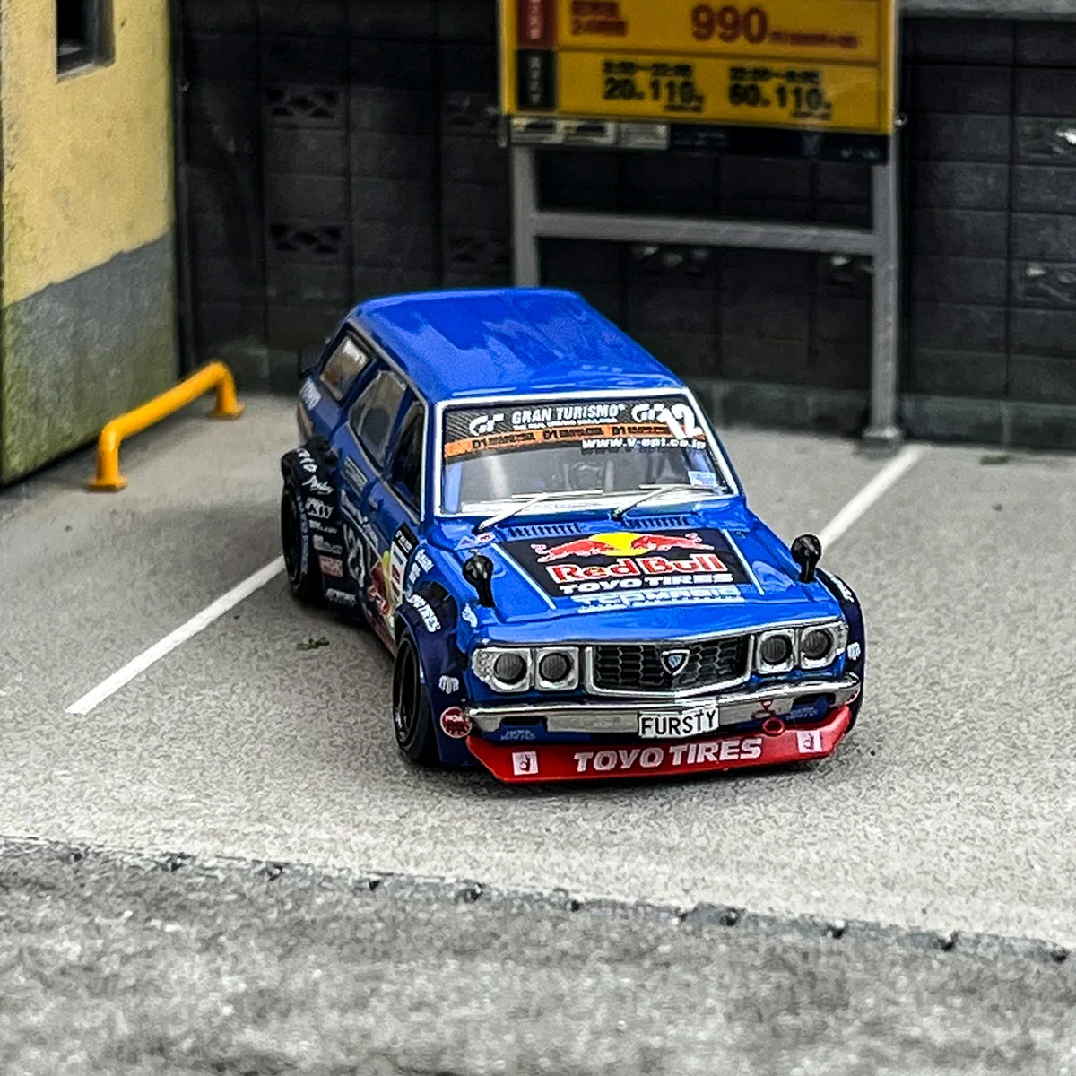 INNO Diecast 1/64 Mazda RX3 MAD MIKE 1976 Model Samochodu Ze Stopu Metalu Mazda Zabawki dla Chłopców Oryginalne Pudełko Dostępne