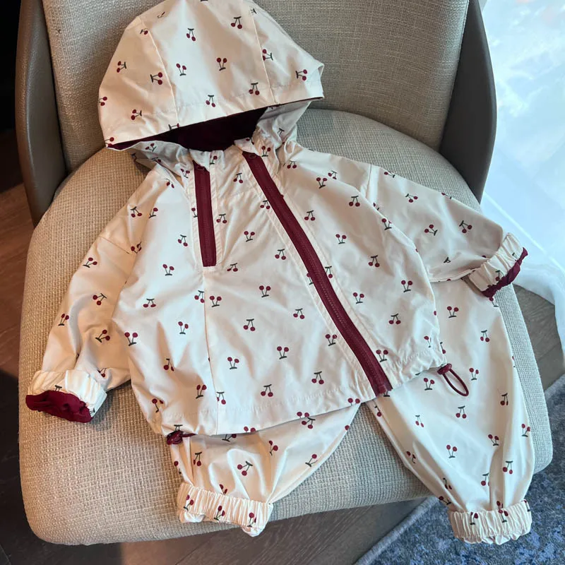 

Комплект одежды для мальчиков и девочек, весенне-осенний новый стиль, детская куртка с капюшоном + брюки, спортивный костюм, комплект из двух предметов