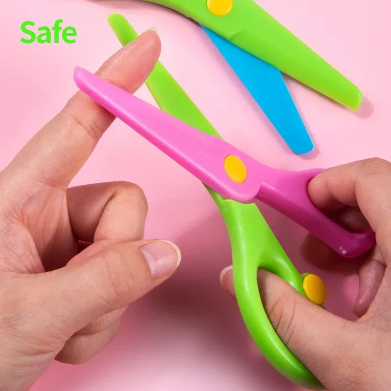 Mini Safety Round Head Plastic Scissors 105mm Student Kids Paper Cutting Minions Supplies for Kindergarten School Random Color