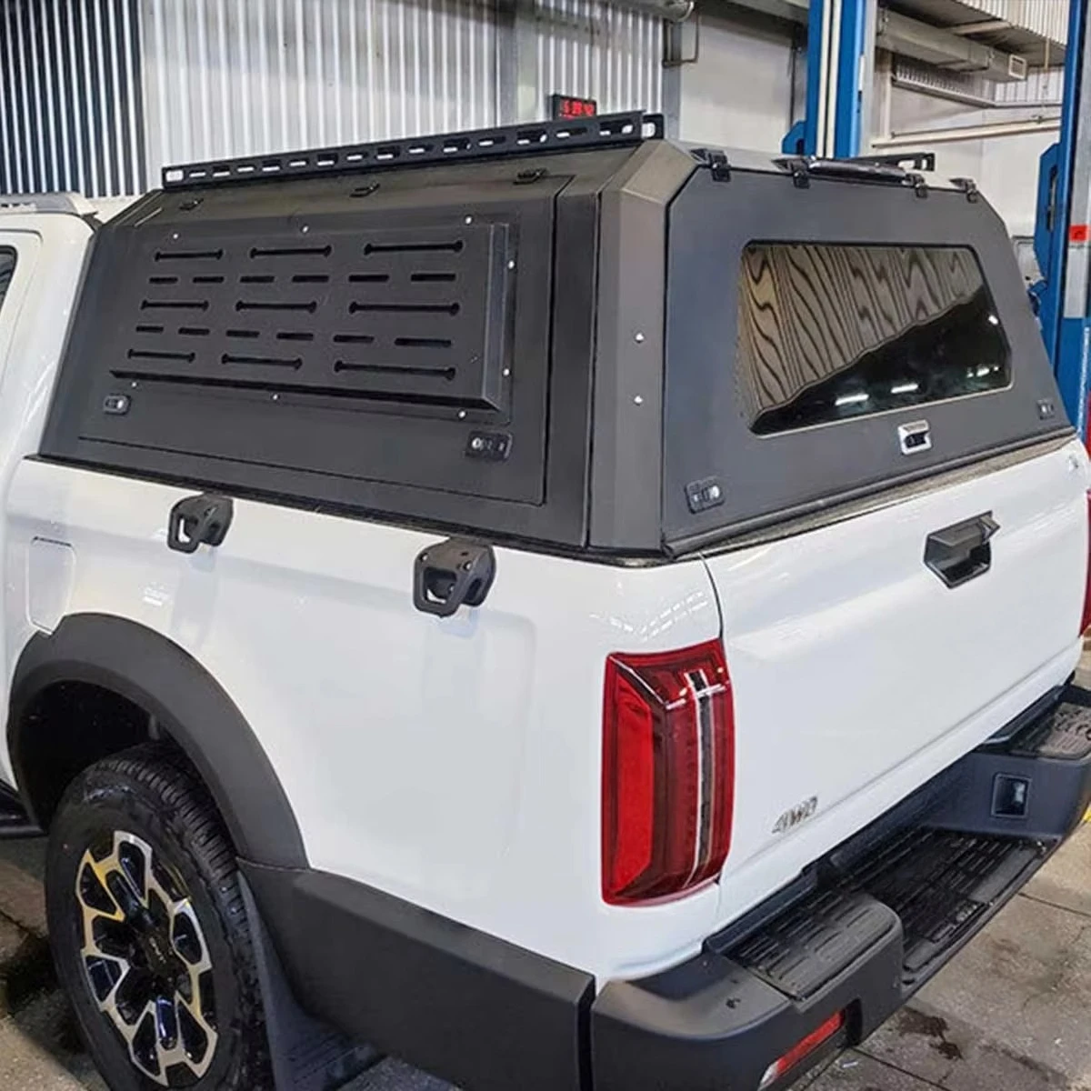 Extreme:High Hard Top Steel Retractable Folding Waterproof Camper Shell Tonneau Cover Truck Topper Compatible for Jeep Gladiator 2