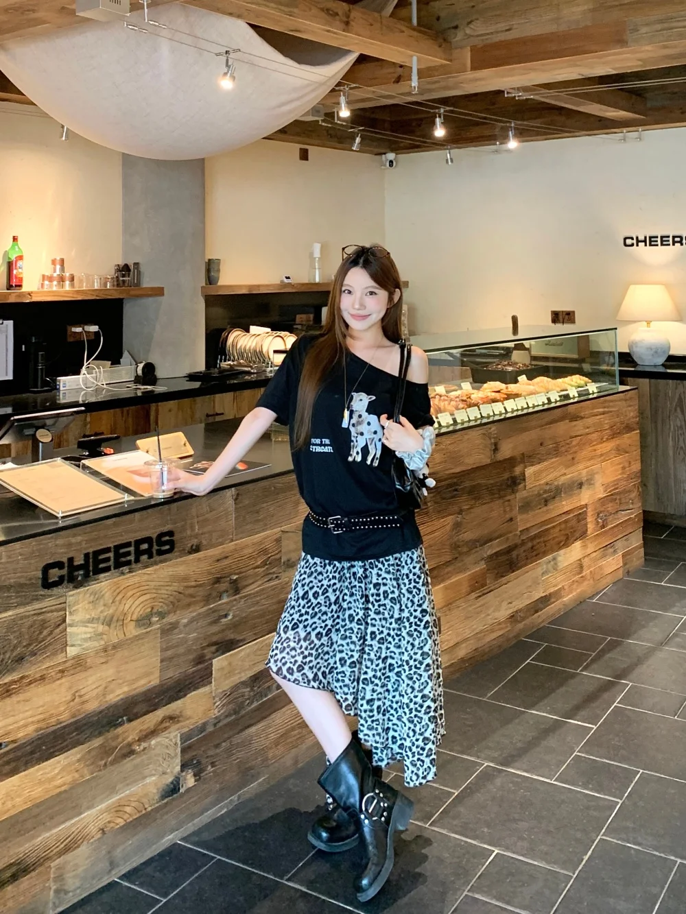 

Модный комплект из футболки с коротким рукавом и юбки Kumikumi для женщин, летний комплект с принтом в виде животных, асимметричная юбка, стройнящая фигуру