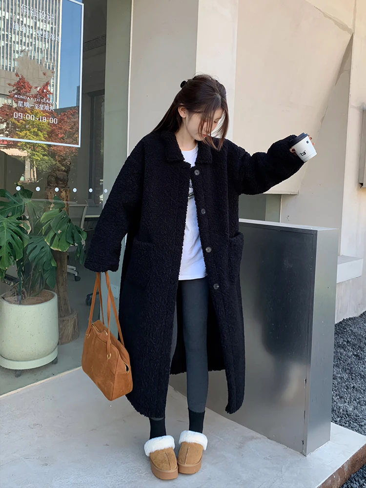 Zimowy długi płaszcz z futra jagnięcego dla kobiet, czarny, wyszczuplający płaszcz z futra, ekologiczne futro z jagnięcej skóry.