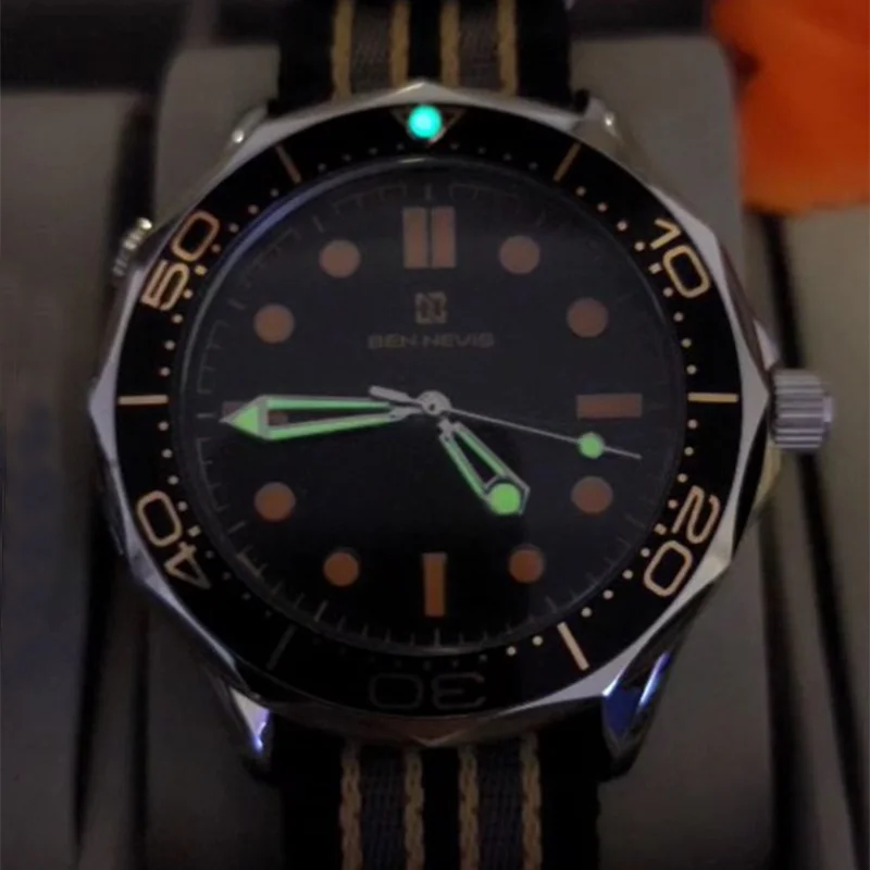 ساعة رجالية مضيئة مقاومة للماء بحزام من الفولاذ المقاوم للصدأ مصنوعة من خليط معدني ساعة عصرية بإبزيم مزدوج كوارتز ساعة يد رجال الأعمال