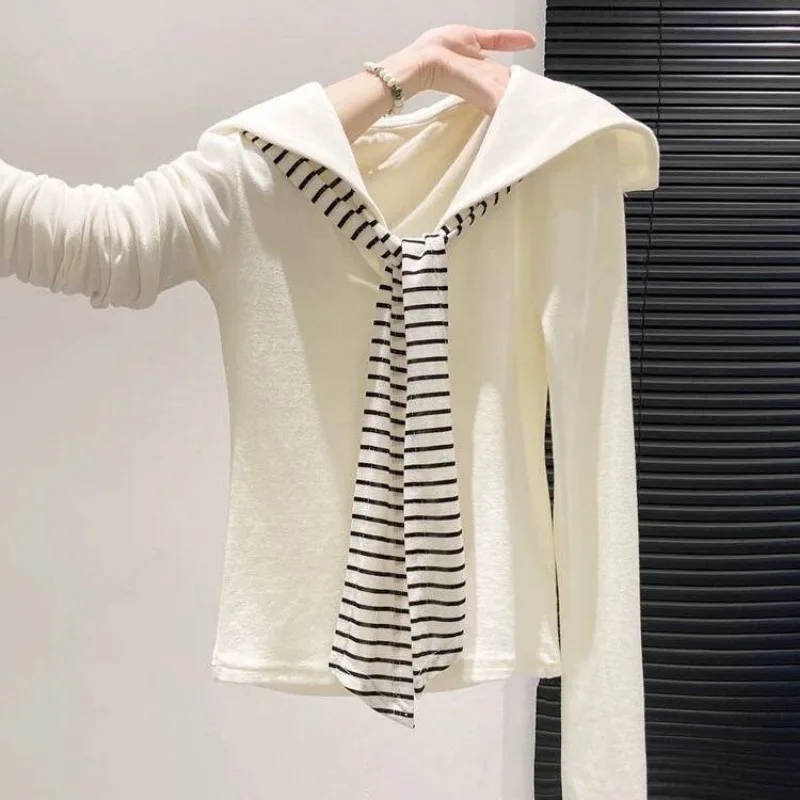 

Корейская полосатая футболка с длинными рукавами, темно-синяя осенняя новинка 2025 года, тонкий топ для колледжа с галстуком контрастного цвета