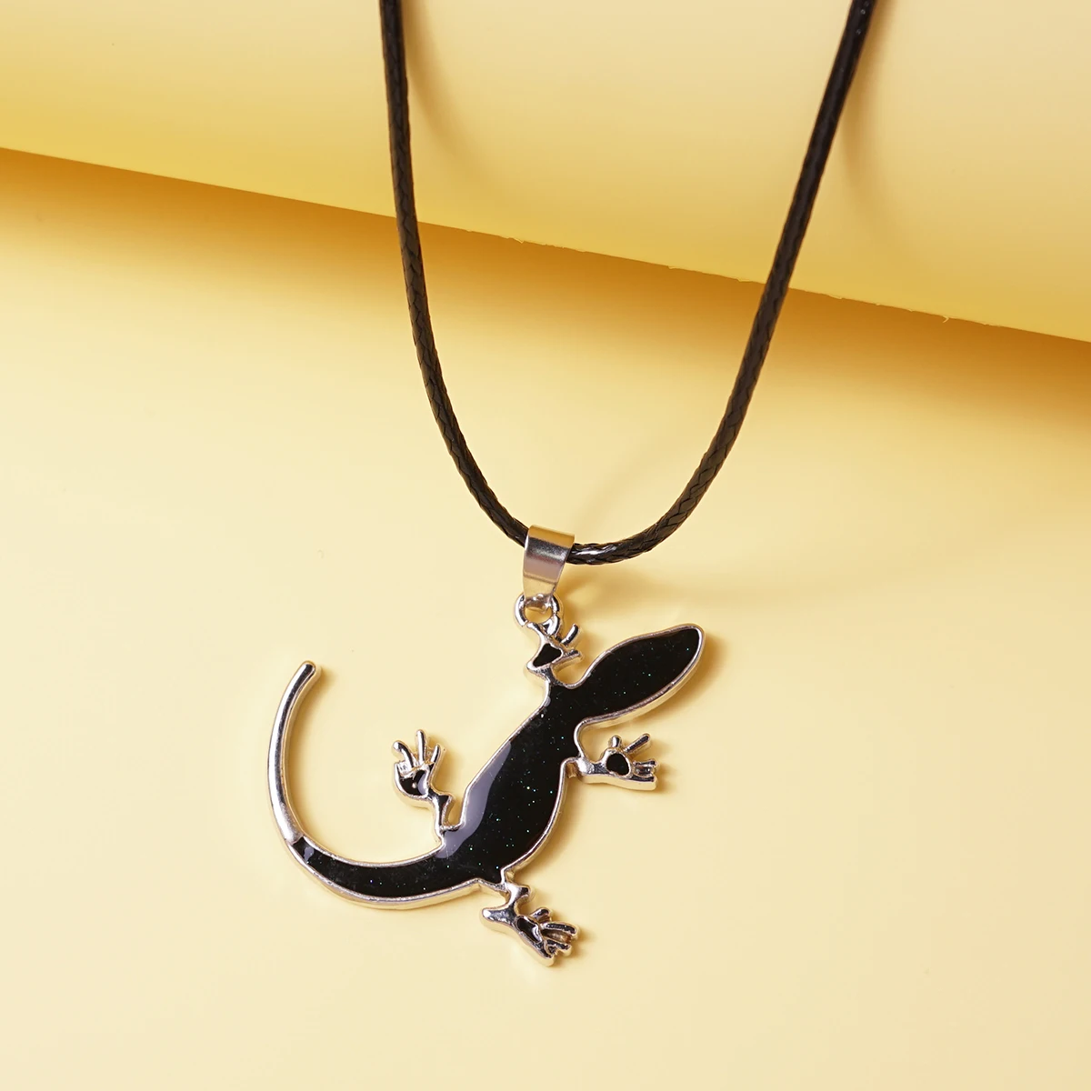 Gecko Sense Of Temperature Change Color Pendant Necklace For Men Women Different Color Choker Necklaces Jewelry Gift