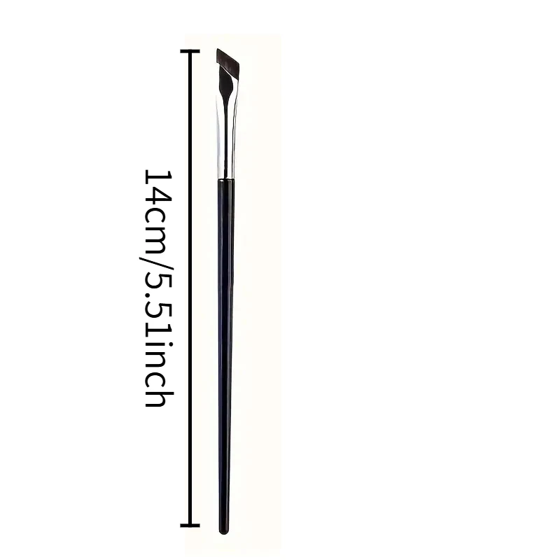 Twee diagonale eyelinerborstels, ultradunne en fijne wenkbrauwborstel, tot aan de detailborstel onder de ogen en make-upborstel