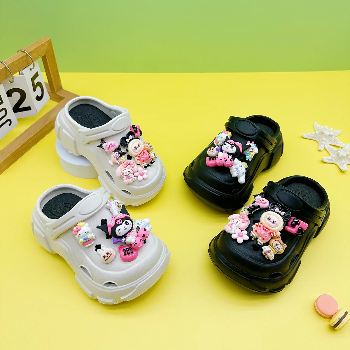 

New Cartoon Fashion Versatile Clogs Soft-Soled Non-Slip Toe-Cap Sandals for Boys and Girls Family Slippers 606