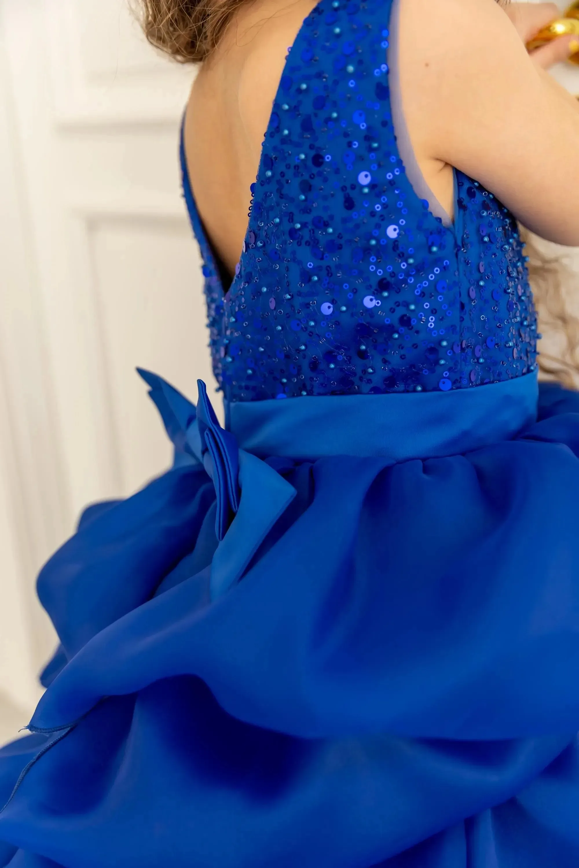Maßgefertigtes Großhandels-Blumenmädchenkleid, Neues Langarm-Kleid aus mattem Satin, A-Linie mit Schleppe, Abendkleid für Erstkommunion, Hochzeit, Party, Prinzessinnenkleid – Detail 5