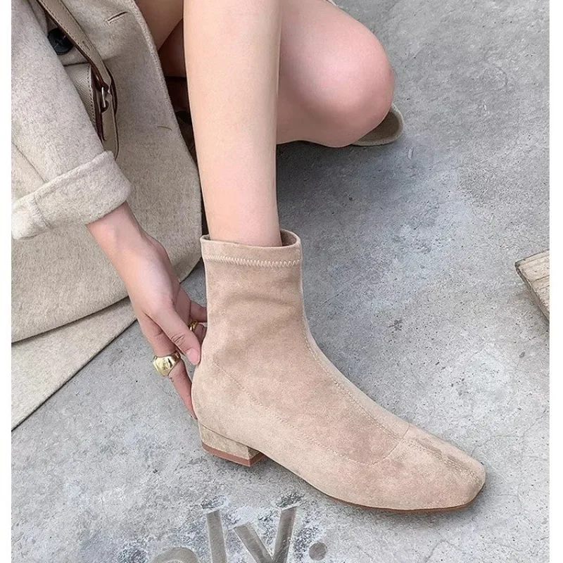 Damenschuhe 2024, hochwertige Knöchelstiefel für Damen, modische Slip-on-Solid, moderne Stiefel für Damen, heißer Verkauf, quadratische Zehenschuhe für Damen