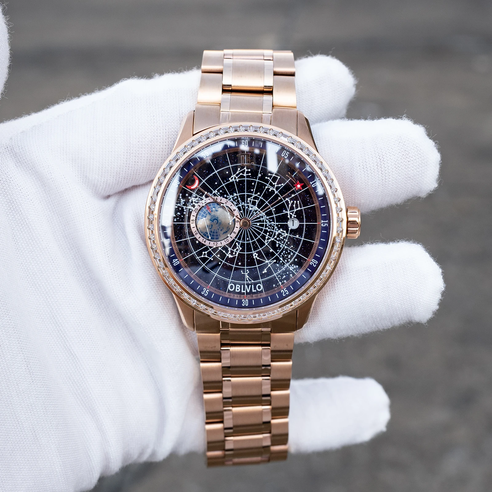 ساعة OBLVLO للرجال أنيقة باللون الذهبي الوردي ونجمة الأرض مع إطار ماسي ومينا أزرق وسوار أوتوماتيكي وسوار ساعة GC-D