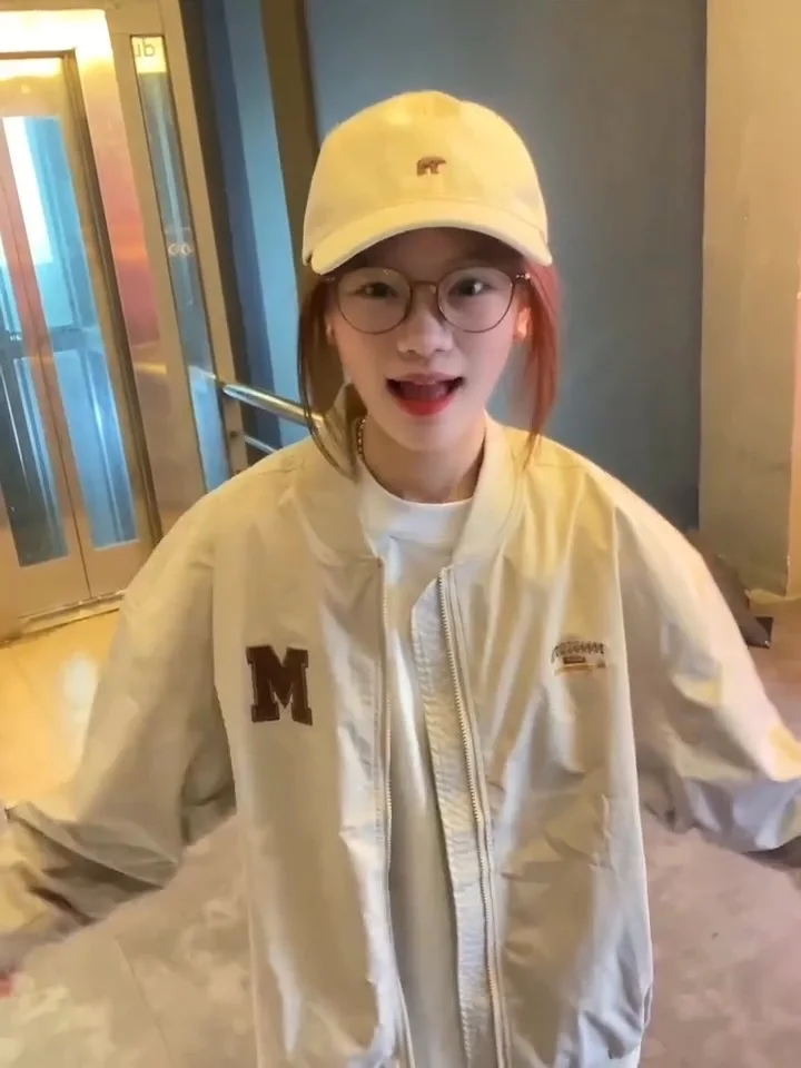 

Baseball Jackets Navy Womens Winter Puff Splicing Gothic Korean Style Minimalist Cinched Button-Embellished Hooded Elegant Retro