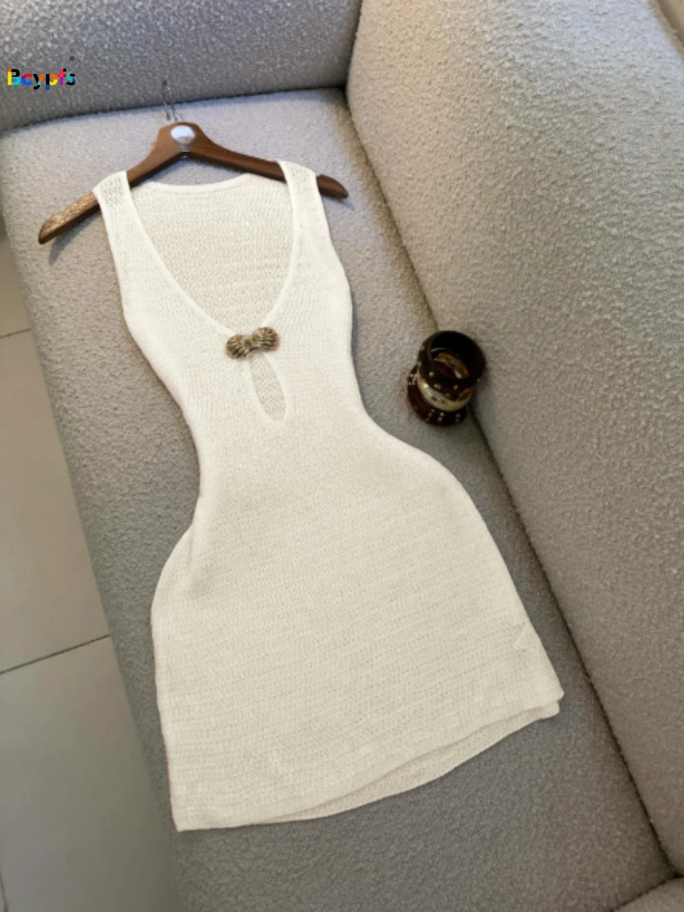 Weißes Strick-Minikleid für Damen Tiefer V-Ausschnitt Ärmellos Ausgeschnitten Metallschnalle Figurbetont Bodycon-Kleid Party Club Urlaub Outfit